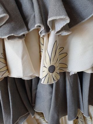 Corpiño y falda flamenca beige con flores amarilla