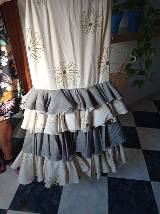 Corpiño y falda flamenca beige con flores amarilla