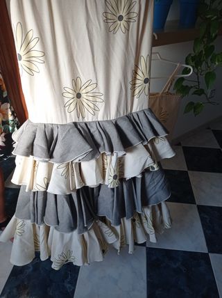 Corpiño y falda flamenca beige con flores amarilla