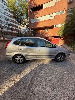 Nissan Almera 2002