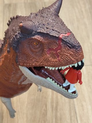 Carnotaurus Jurassic World Supercolosal