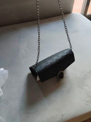 Bolso Negro  con Cadena