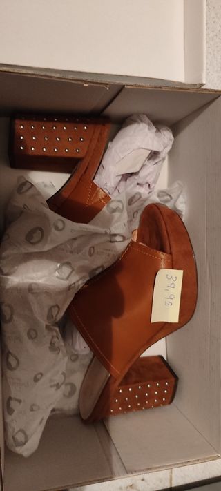 3 pares de zapatos de tacón plataforma número 37