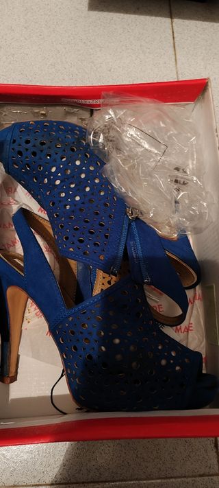 3 pares de zapatos de tacón plataforma número 37