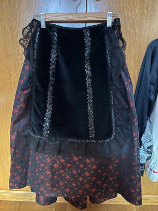 Traje Regional Baturra Negro Flores Rojas