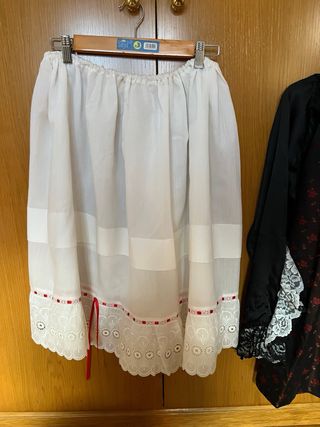 Traje Regional Baturra Negro Flores Rojas