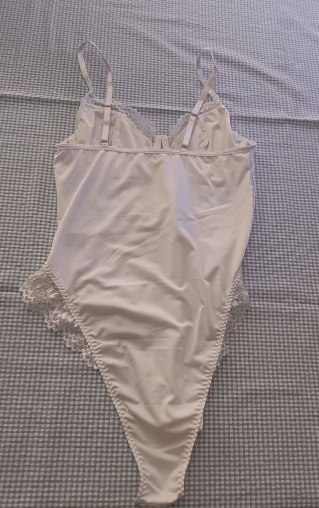 Body de encaje blanco talla M