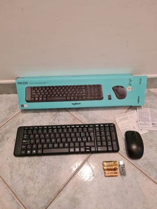 Logitech MK220 Combo Tastiera e Mouse Wireless