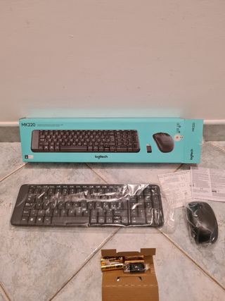 Logitech MK220 Combo Tastiera e Mouse Wireless
