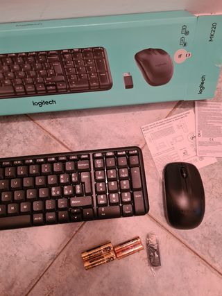 Logitech MK220 Combo Tastiera e Mouse Wireless