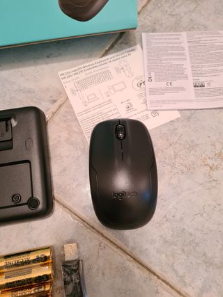 Logitech MK220 Combo Tastiera e Mouse Wireless