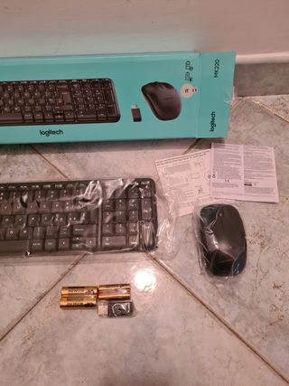 Logitech MK220 Combo Tastiera e Mouse Wireless