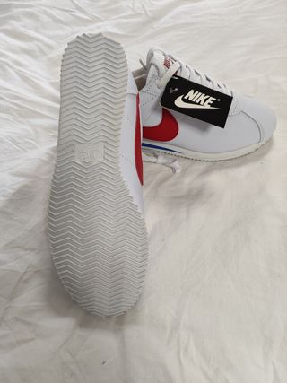 Zapatillas Nike Cortez Blancas y Rojas