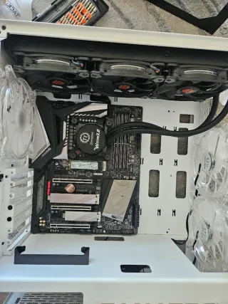 PC Gaming i9 9900k 16GB DDR4 fuente modular 800W