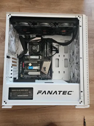 PC Gaming i9 9900k 16GB DDR4 rtx 5070 solid OC 12g