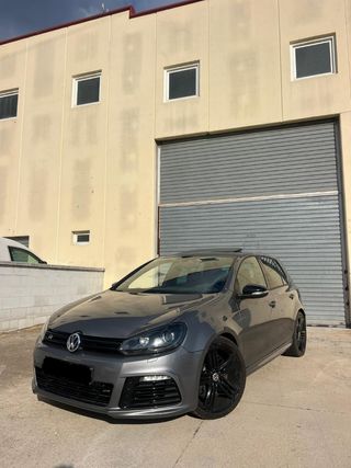 Volkswagen Golf R 2011