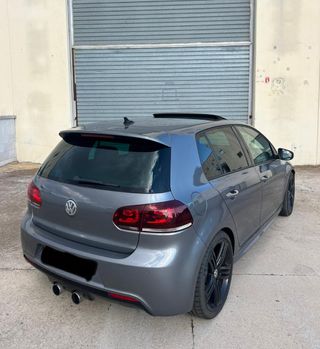 Volkswagen Golf R 2011
