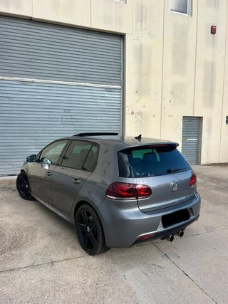 Volkswagen Golf R 2011