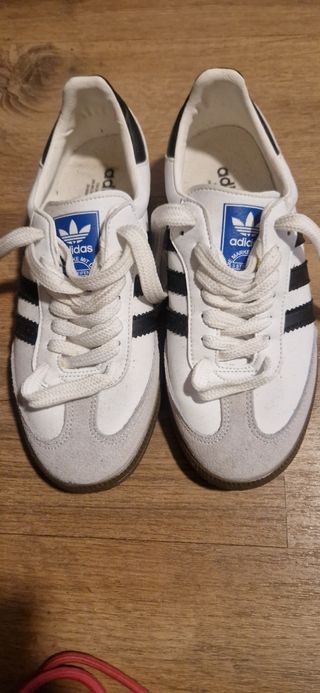 Zapatillas Adidas Blancas y Negras