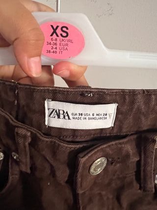 Pantalón Zara campana con abertura tobillo marrón