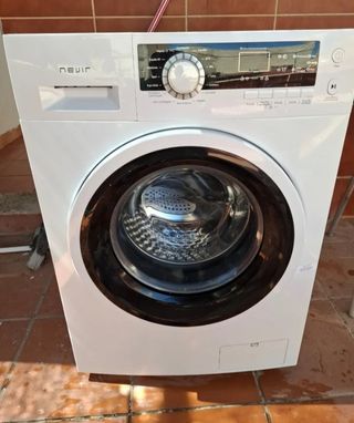 Lavadora carga frontal Nevir blanca