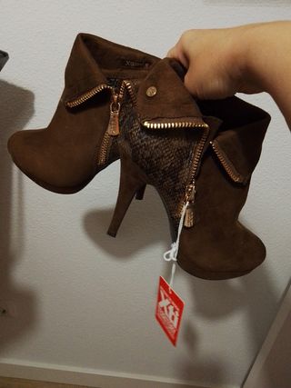 Botines tacón cocodrilo cremallera Xti