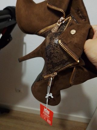 Botines tacón cocodrilo cremallera Xti