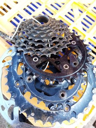Piezas. 
Platos y piñonera bicicleta