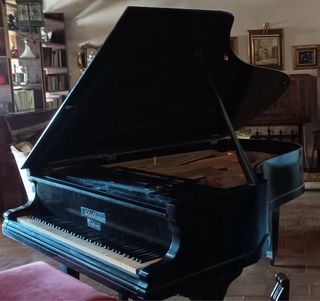 Piano de media cola Blüthner Leipzig Alemán