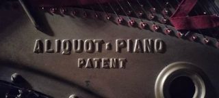 Piano de media cola Blüthner Leipzig Alemán