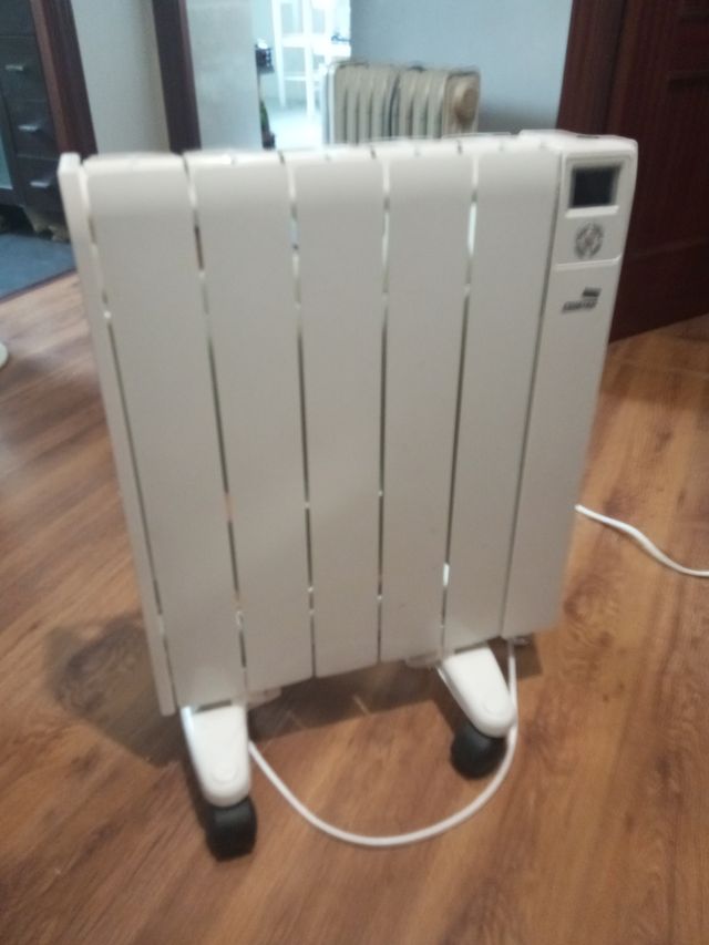 Radiador Cointra blanco con ruedas