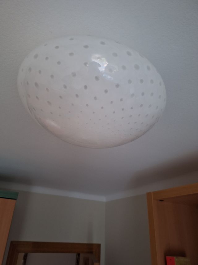 Plafón de cristal blanco con puntos