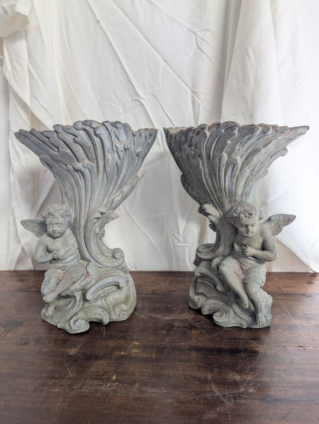 2 vasi francesi antichi in metallo fuso