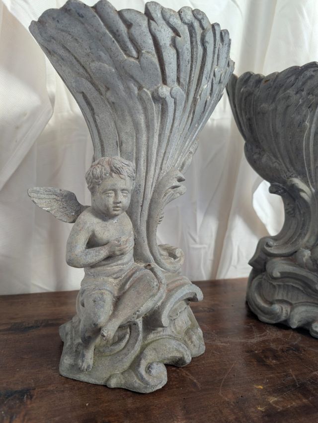 2 vasi francesi antichi in metallo fuso