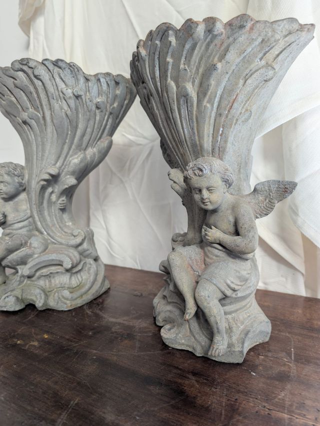 2 vasi francesi antichi in metallo fuso