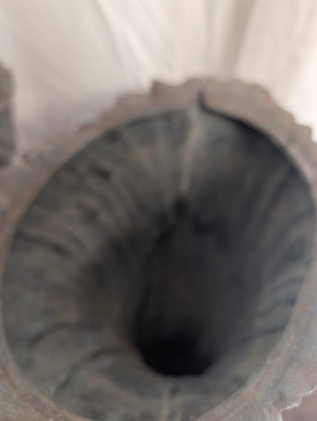 2 vasi francesi antichi in metallo fuso