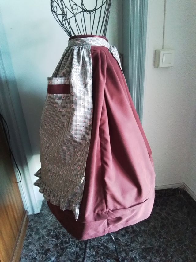 Traje Regional Niña Gris y Burdeos 7 años