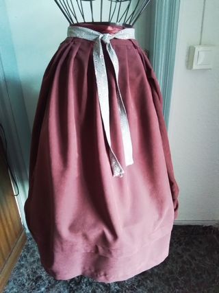 Traje Regional Niña Gris y Burdeos  7 años