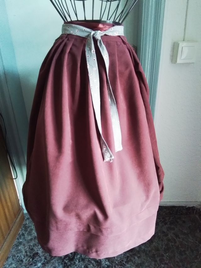 Traje Regional Niña Gris y Burdeos 7 años