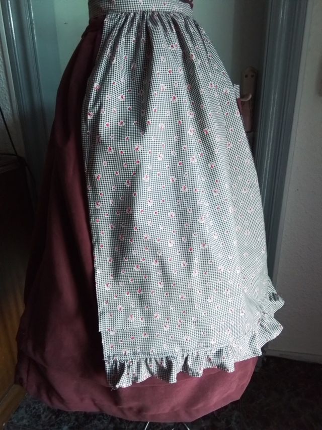 Traje Regional Niña Gris y Burdeos 7 años