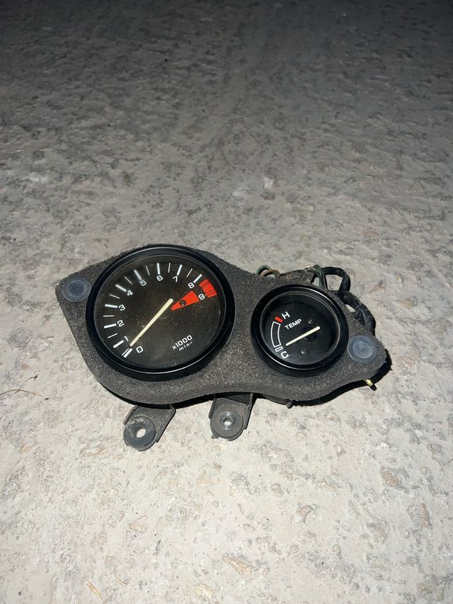 Cuenta revoluciones Honda Africa Twin XRV 750 RD04