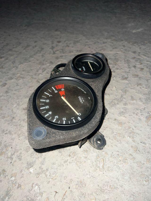 Cuenta revoluciones Honda Africa Twin XRV 750 RD04