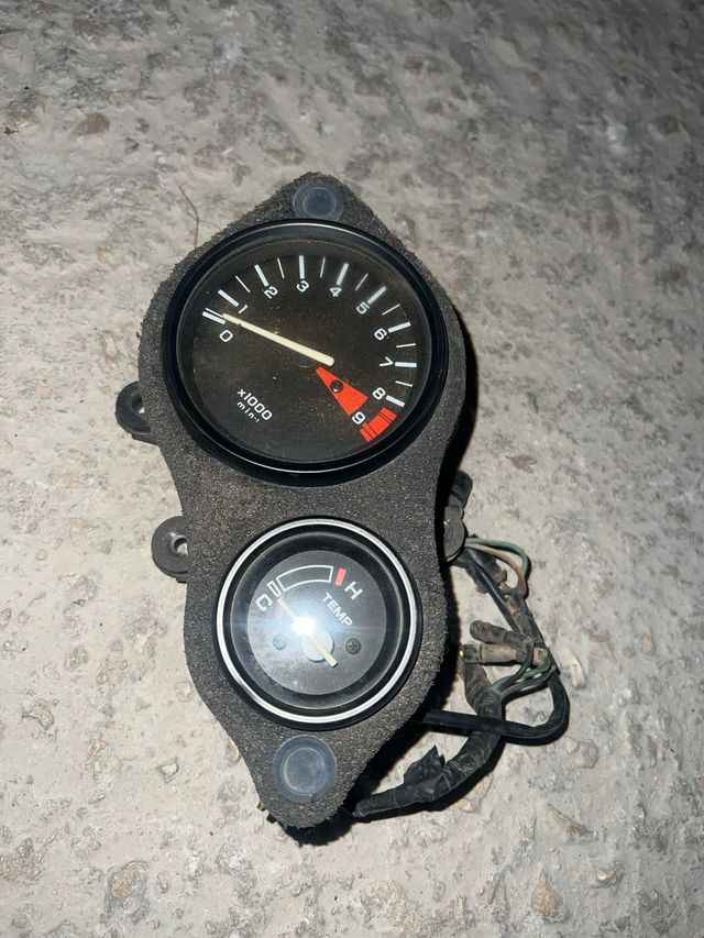 Cuenta revoluciones Honda Africa Twin XRV 750 RD04