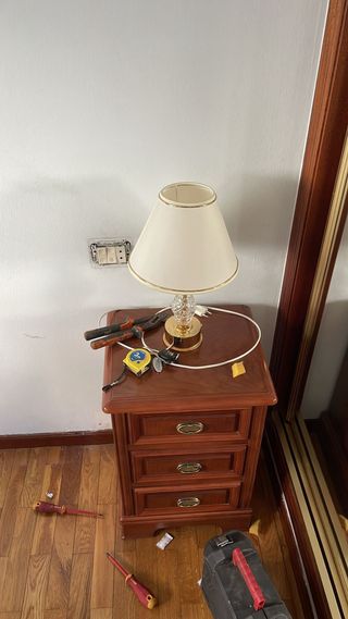 Lámpara de mesilla de noche de cristal y madera