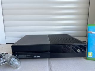 Xbox One con 2 mandos + FIFA 19 + Call of Duty AW