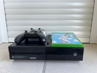 Xbox One con 2 mandos + FIFA 19 + Call of Duty AW
