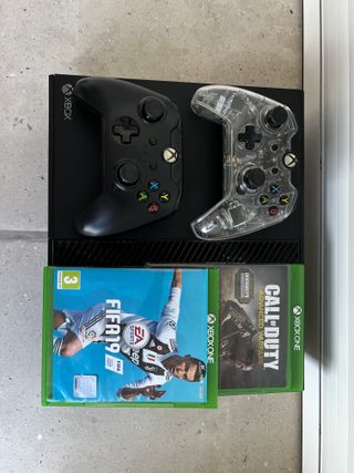 Xbox One con 2 mandos + FIFA 19 + Call of Duty AW