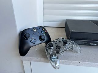 Xbox One con 2 mandos + FIFA 19 + Call of Duty AW