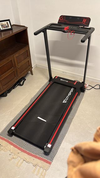 Cinta de correr y banco de pesas