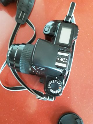 Cámara Canon EOS 1000F Analógica Negra